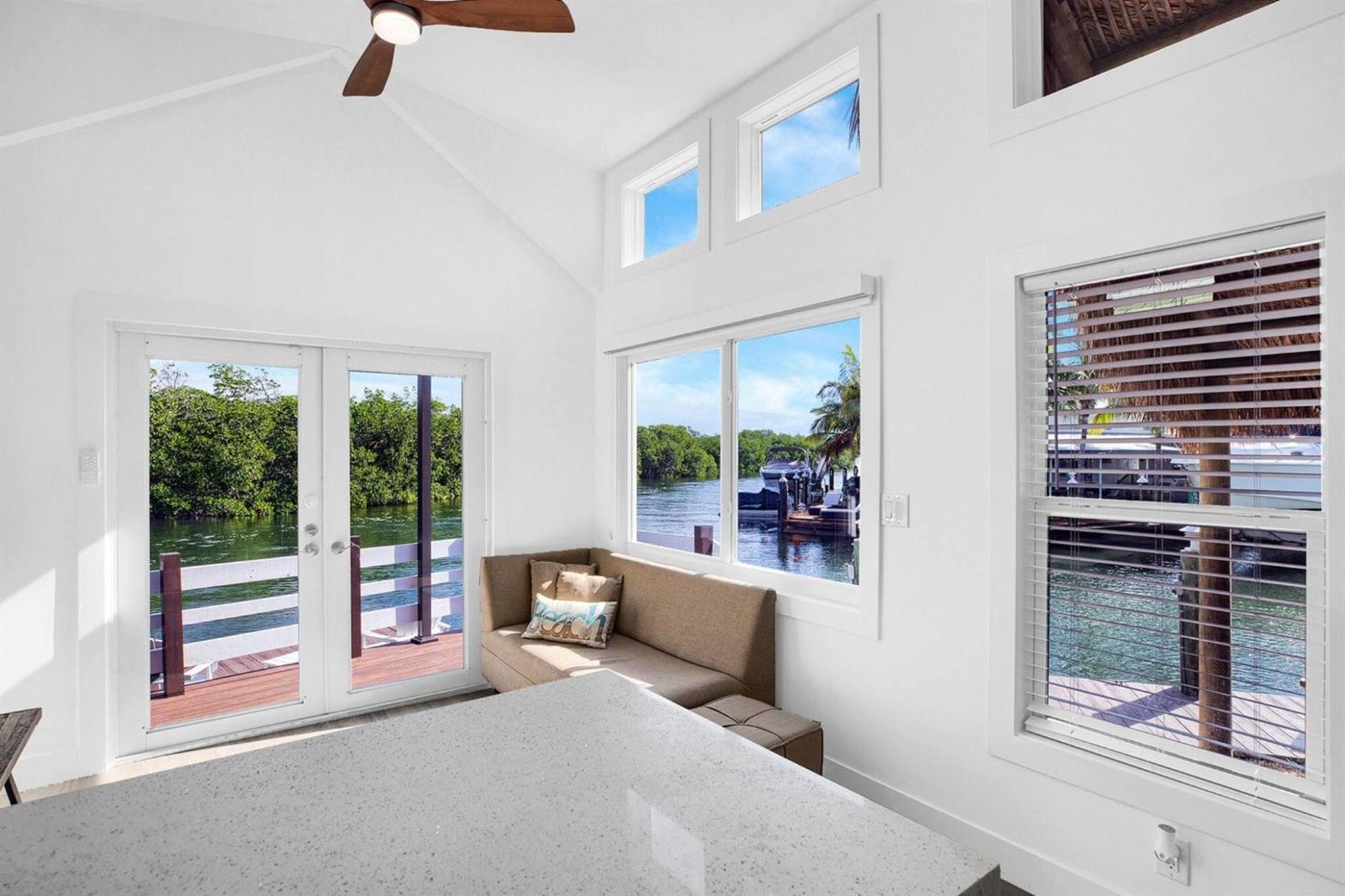 Tiny Home On Waterfront, Bay Views, Deck, Pool Jewfish Room photo