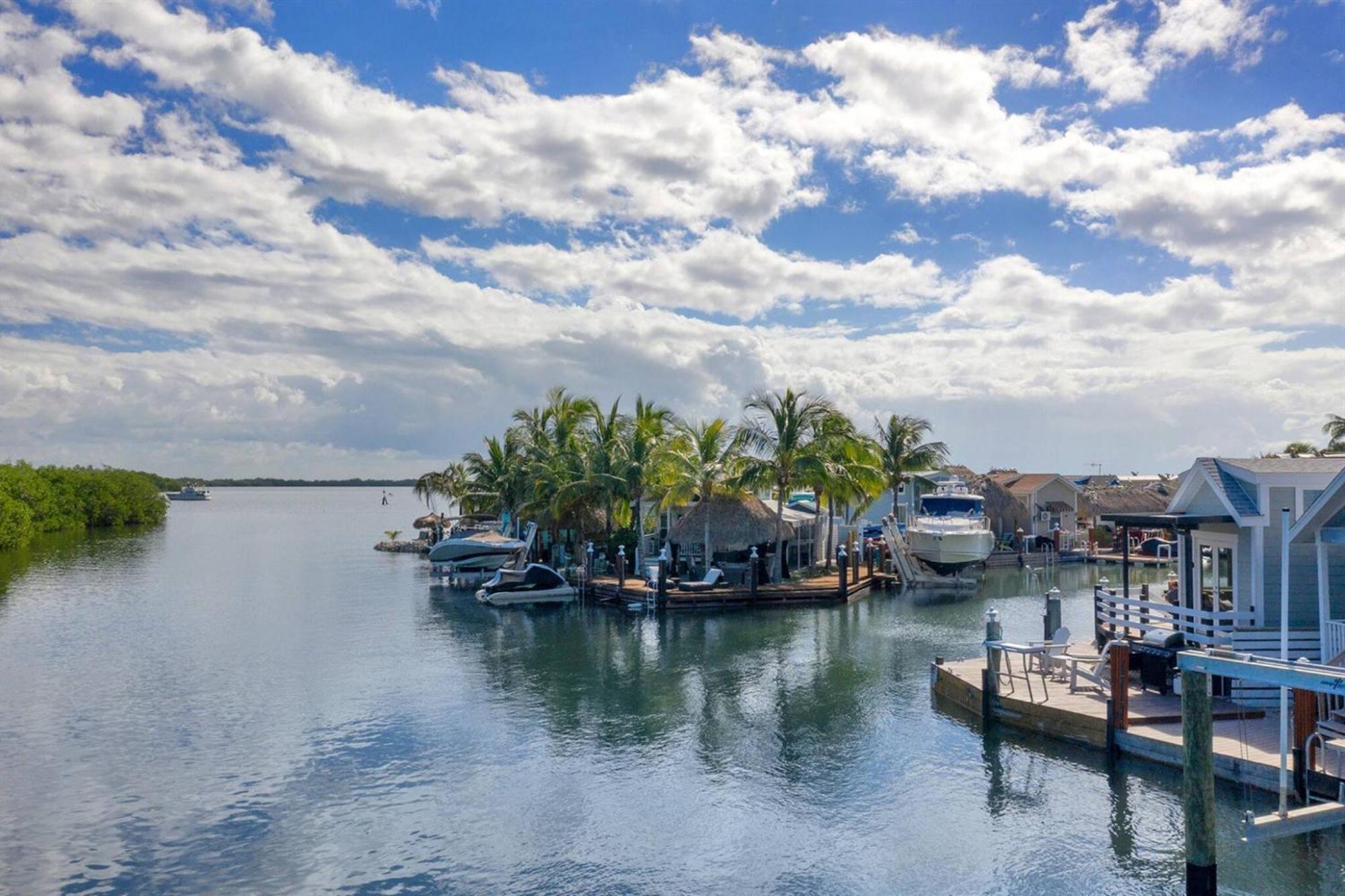 Tiny Home On Waterfront, Bay Views, Deck, Pool Jewfish Room photo
