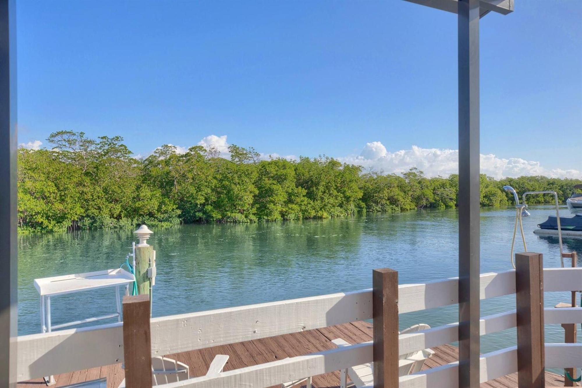 Tiny Home On Waterfront, Bay Views, Deck, Pool Jewfish Room photo