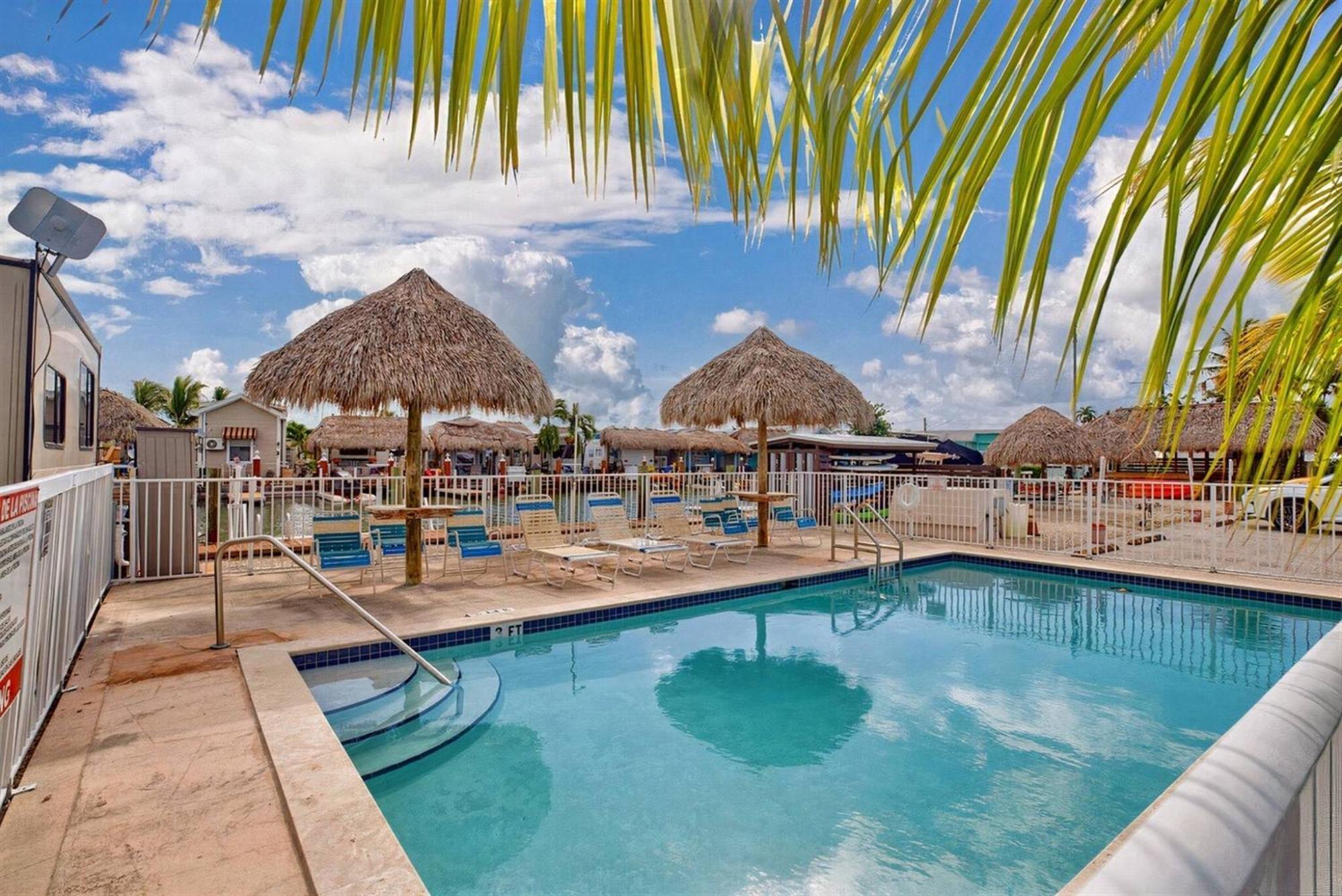 Tiny Home On Waterfront, Bay Views, Deck, Pool Jewfish Room photo